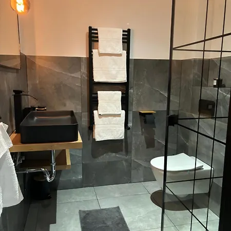 A7 3 Apartment *